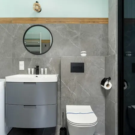 Elegancki Niedaleko Parku W Poznaniu Z Tarasem I Parkingiem By Renters