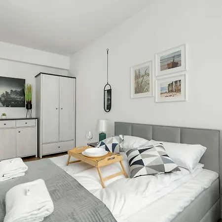 Elegancki Niedaleko Parku W Poznaniu Z Tarasem I Parkingiem By Renters *