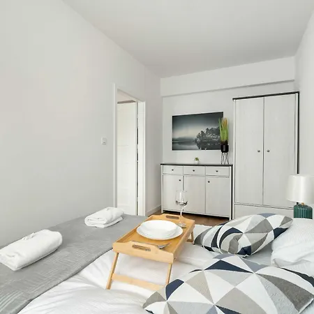 Elegancki Niedaleko Parku W Poznaniu Z Tarasem I Parkingiem By Renters Poznaň