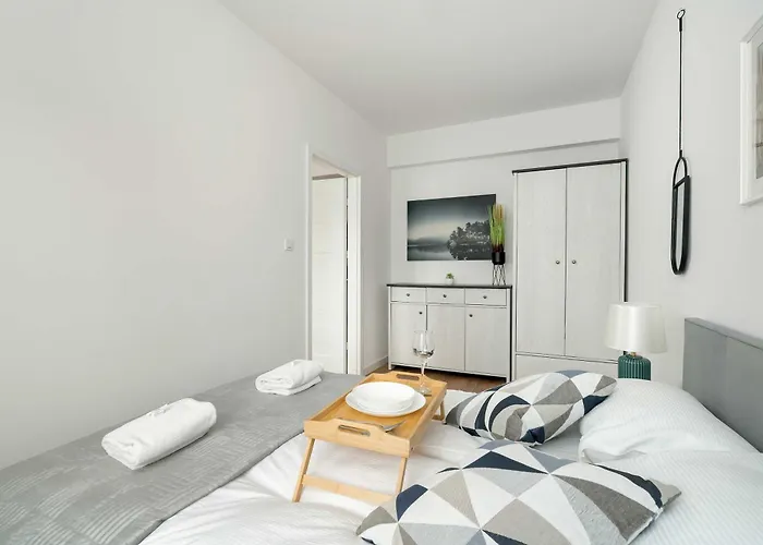 Elegancki Niedaleko Parku W Poznaniu Z Tarasem I Parkingiem By Renters Poznaň